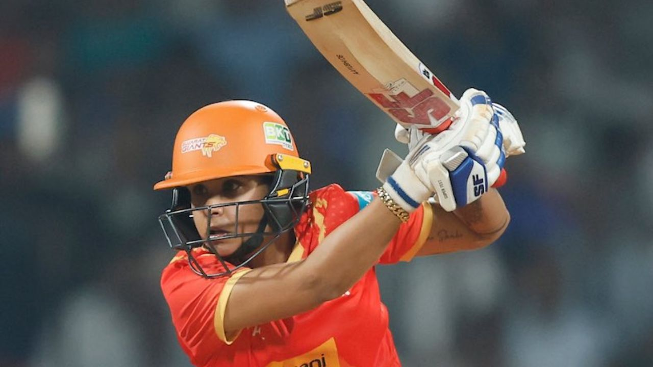 Ayushi Soni became first player to be retired out in WPL history