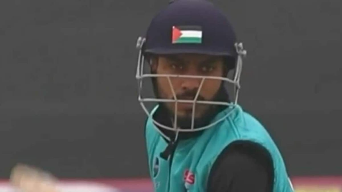 Cricketer in trouble for palestine flag on helmet