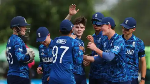 English bowlers were in control while only Pakistan captain managed to reach 20-run mark