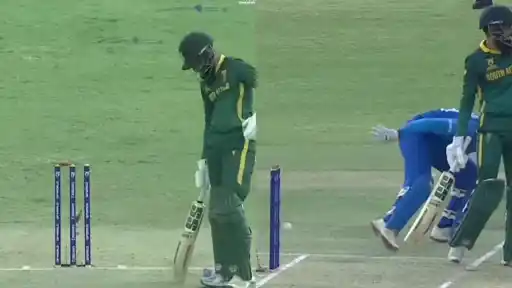 Mahboob Khan’s lightning-fast stumping dismisses Muhammad Bulbulia