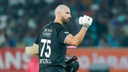 Daryl Mitchell celebrates successive century
