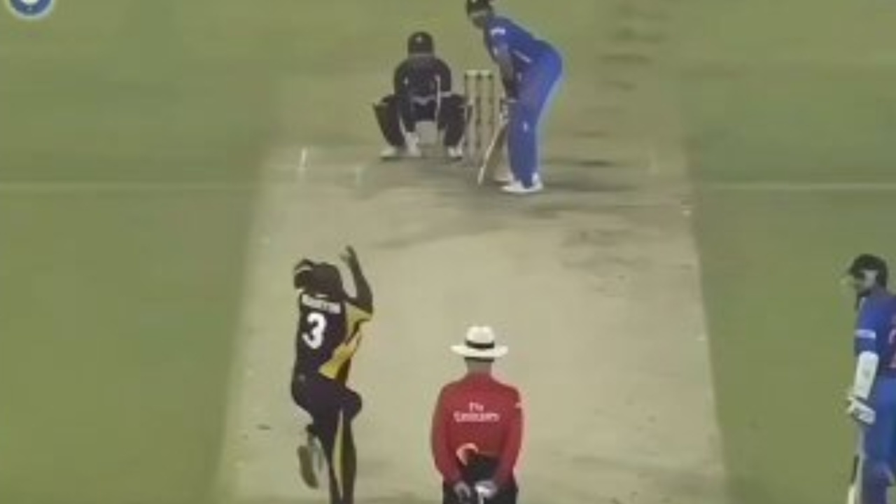 Throwback to when Umesh Yadav and Varun Aaron scripted India's thrilling one-wicket win