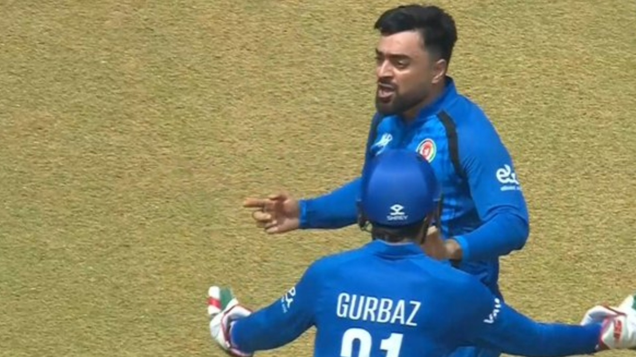 Rashid Khan gives aggressive send-off to Glenn Phillips