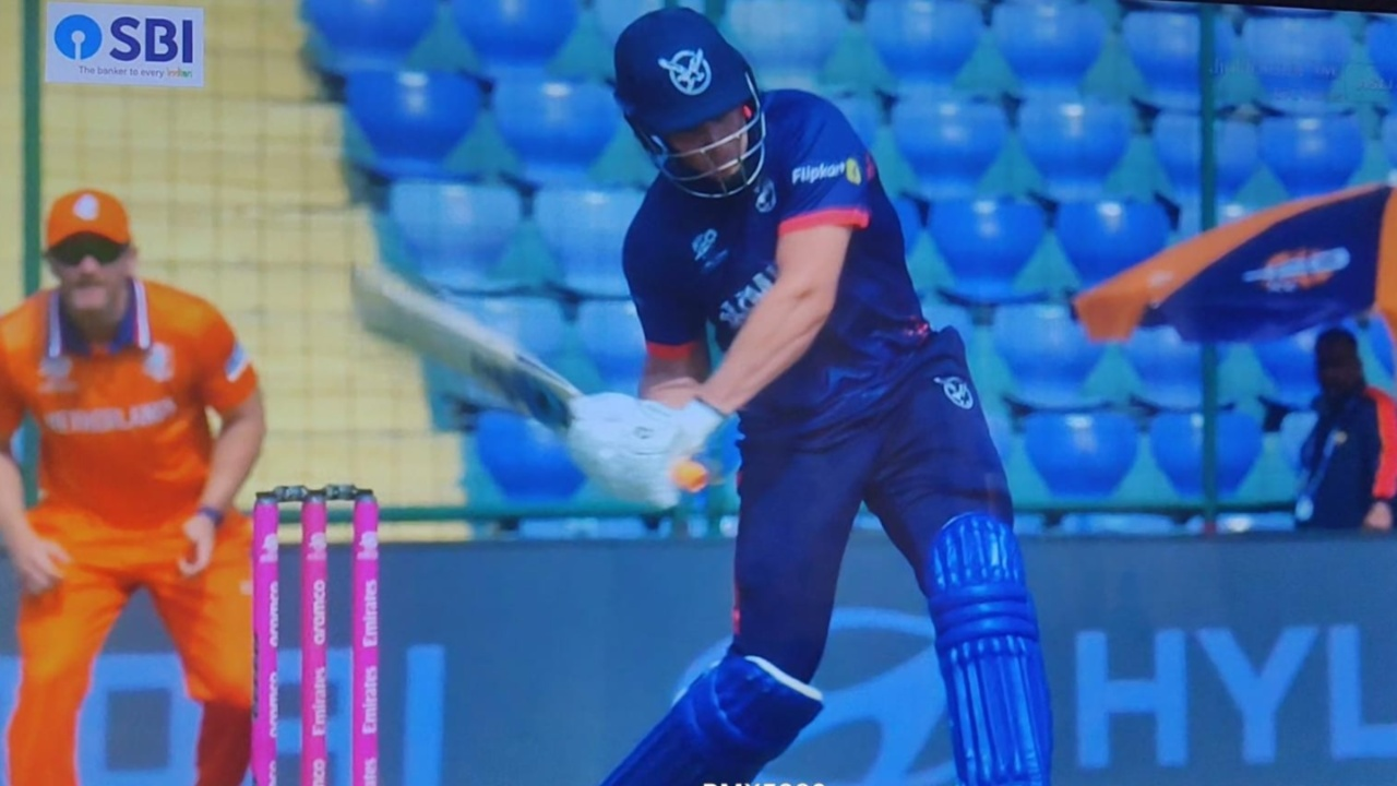 Ruben Trumpelmann smashes 92-meter six to Bas de Leede