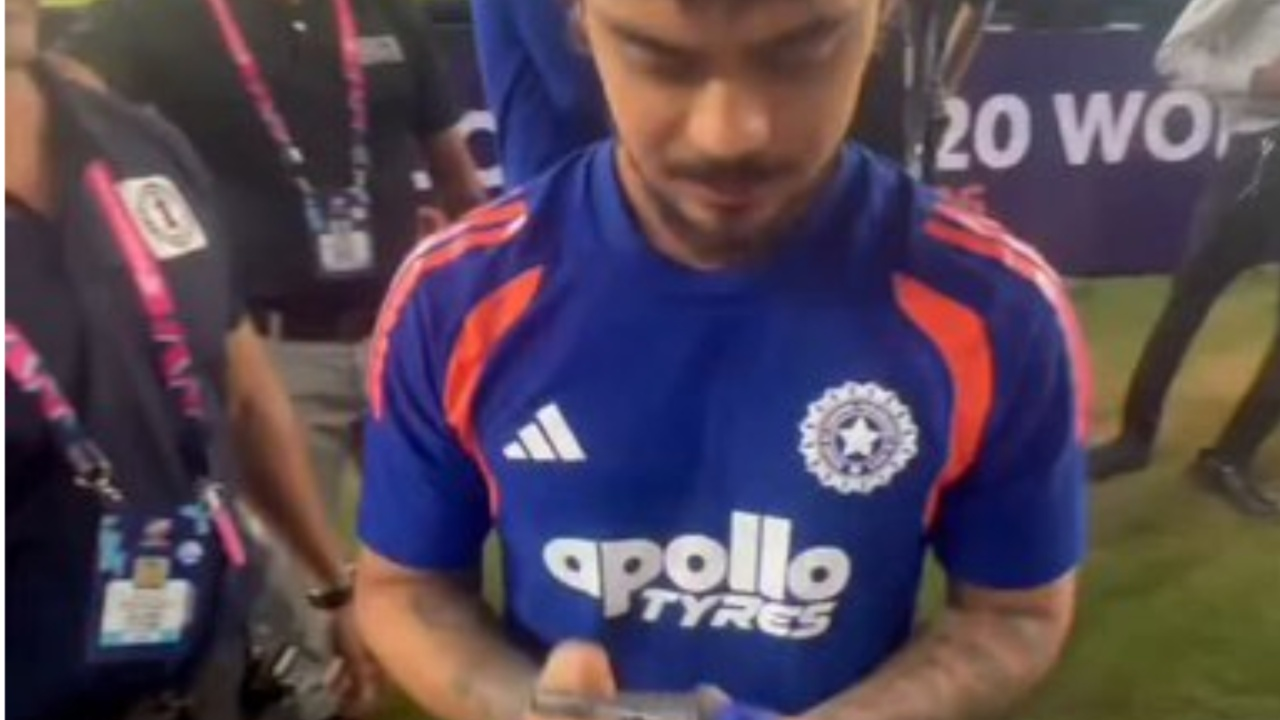 Ishan Kishan speaks Bhojpuri with fans 