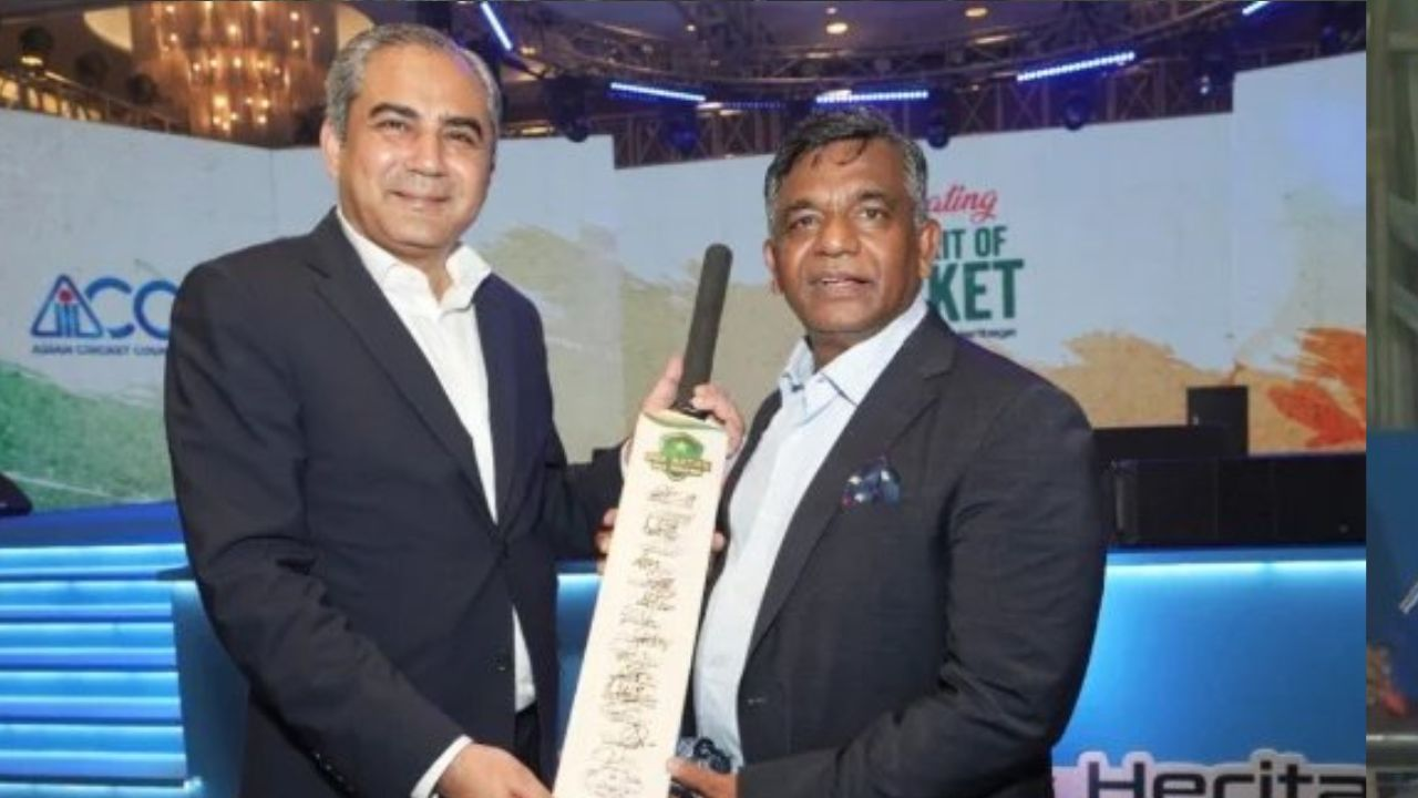 The Bangladesh Cricket Board (BCB) President, Aminul Islam, has arrived in Lahore to attend an emergency meeting with the Pakistan Cricket Board (PCB)