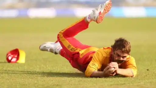 Brian Bennett takes jaw-dropping catch