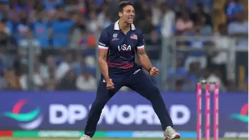Shadley van Schalkwyk picks two wickets in one over