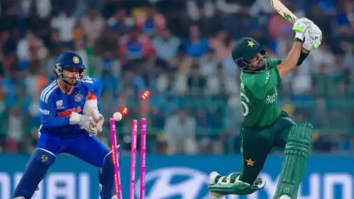 Axar Patel dismisses Babar Azam for 5