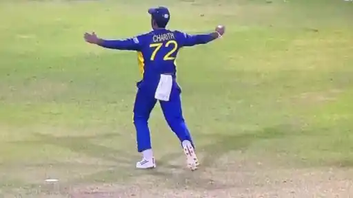 Charith Asalanka’s superb diving catch dismisses Mitchell Santner