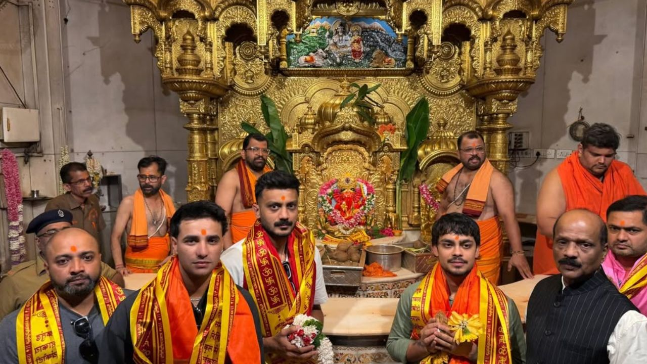 Axar Patel, Ishan Kishan & Abhishek Sharma visit Siddhivinayak Temple ahead of semi-final of T20 World Cup 2026