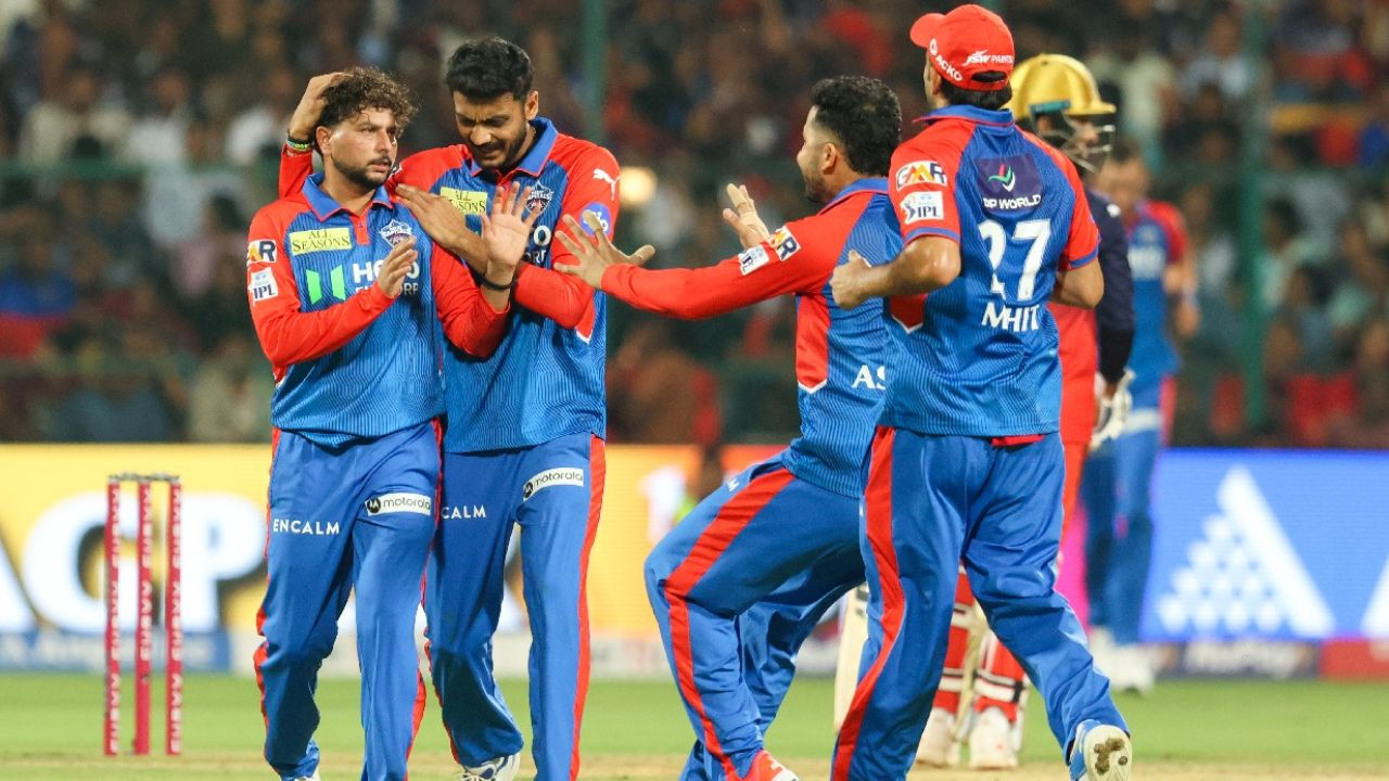 Delhi Capitals players celebrating wicket