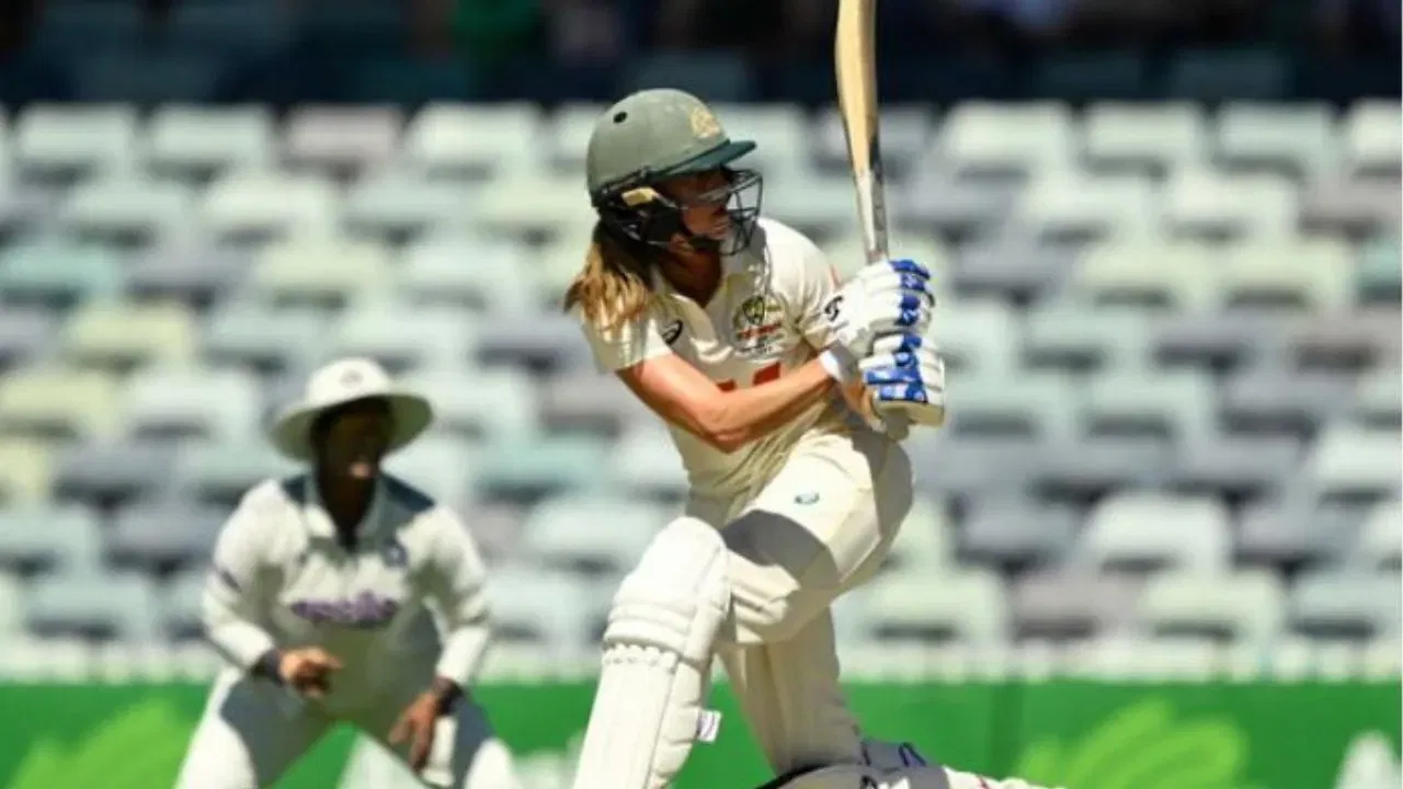 Fastest women to 1,000 Test runs ft. Ellyse Perry