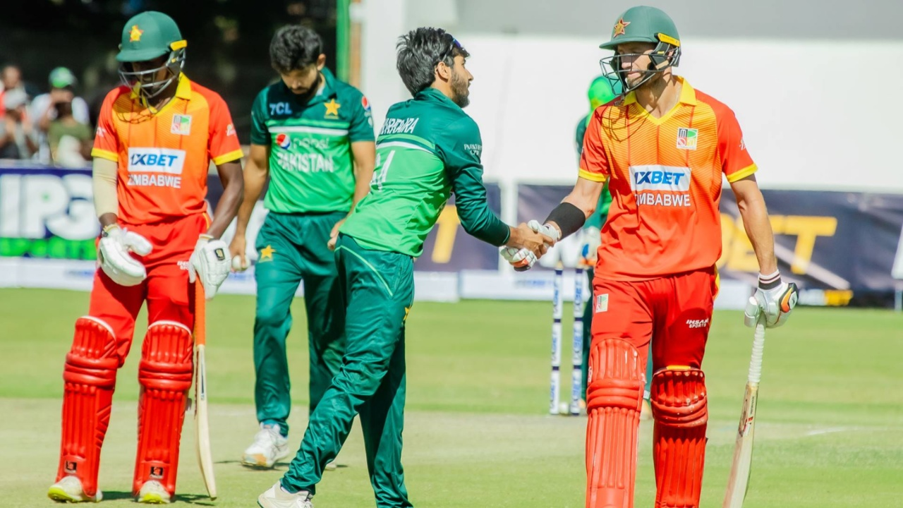 Pakistan team's hotel attacked