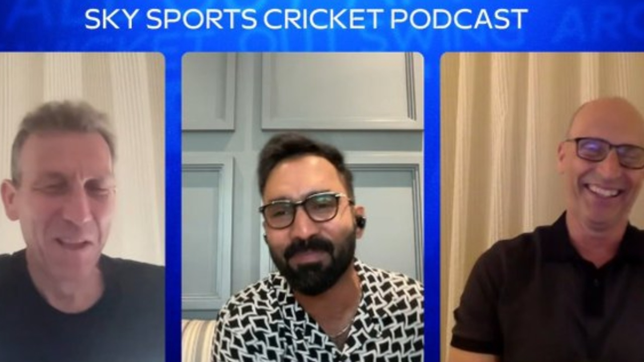 Dinesh Karthik roasts former England captains