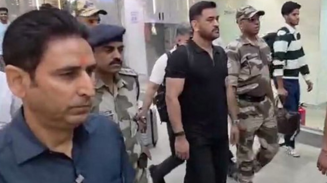 MS Dhoni arrives in Ahmedabad