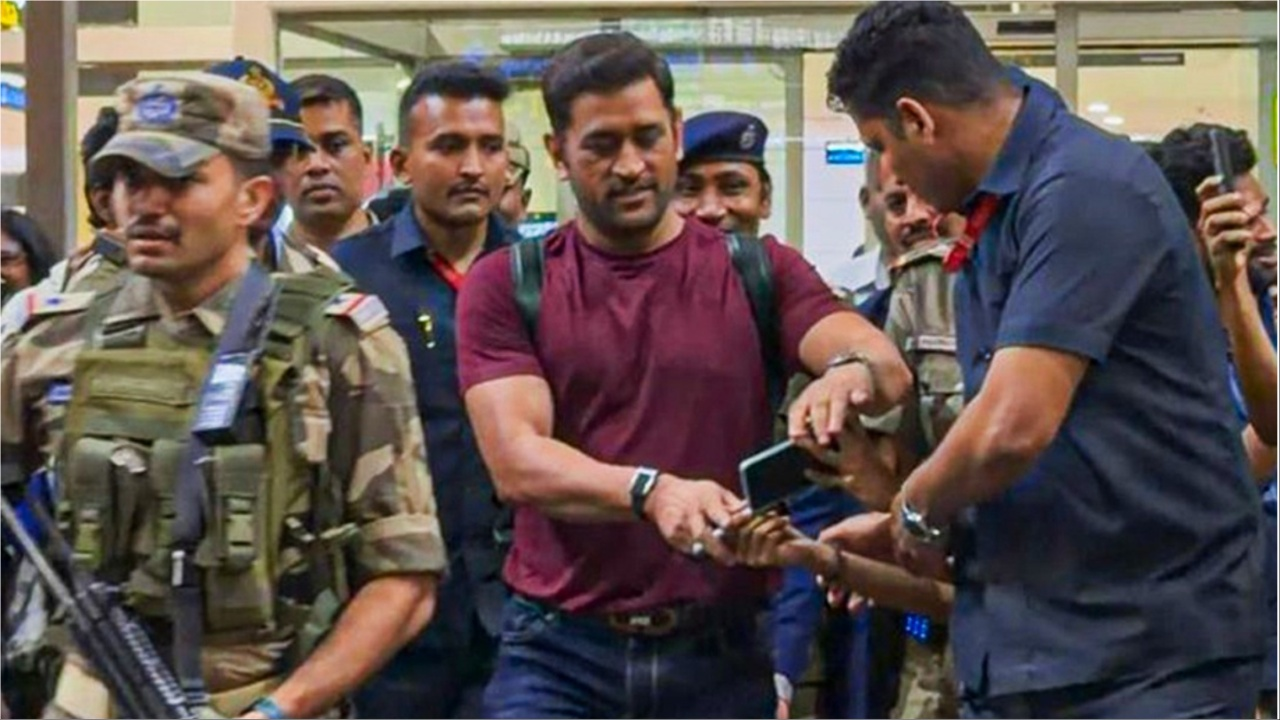 MS Dhoni arrives in Chennai