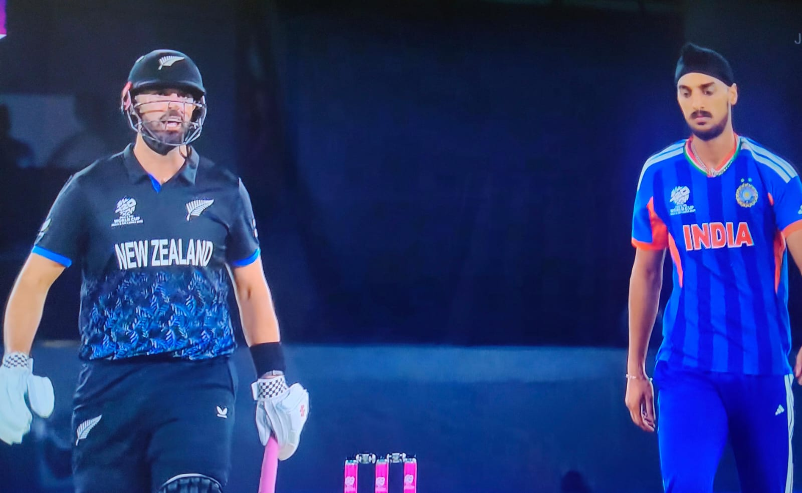 Arshdeep Singh and Daryl Mitchell’s fight