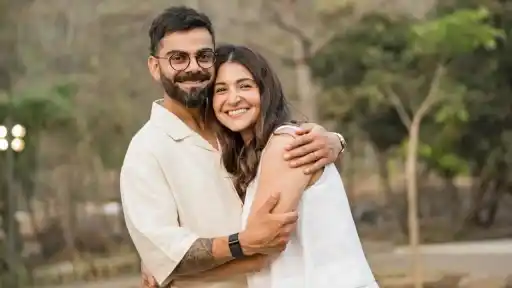 IPL 2026: Virat Kohli receives portrait with Anushka Sharma from fans ahead of CSK clash