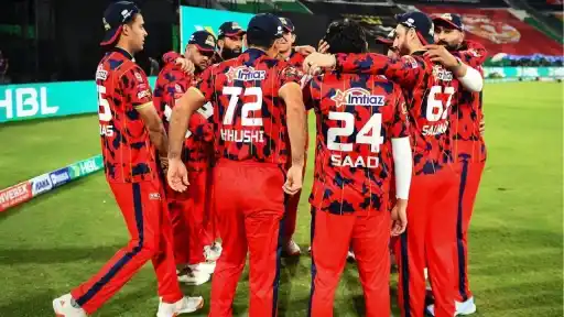 Reeza Hendricks takes catch of PSL 2026 on boundary to remove Mohammad Nawaz in KK vs MS clash