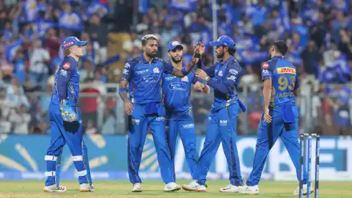Aakash Chopra reacts on Mumbai Indians poor bowling