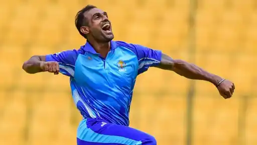 Abhimanyu Mithun 5 balls 5 wickets