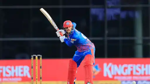 Delhi Capitals beat Mumbai Indians by 6 wickets as Sameer Rizvi scored 90. Fans praised his knock and questioned MI’s bowling.