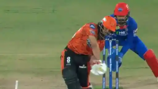 Watch: Ishan Kishan slams six to Kuldeep Yadav in SRH vs DC IPL 2026 clash