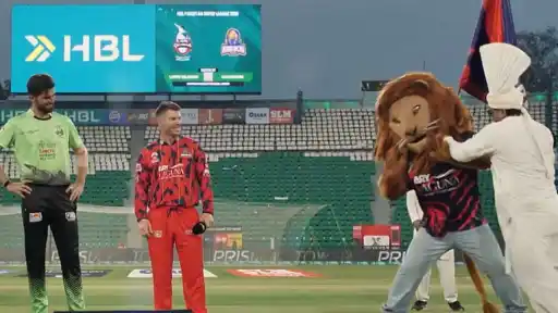 Mascots mock fight before KAR vs LAH PSL 2026 toss