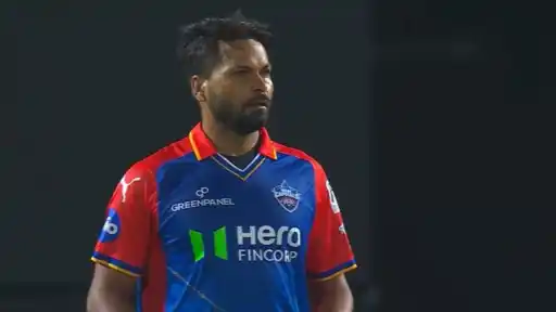 Mukhesh Kumar's double-wicket over