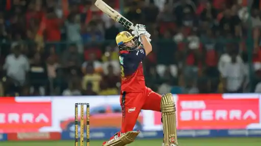 Tim David smashes Jamie Overton for 30-run over