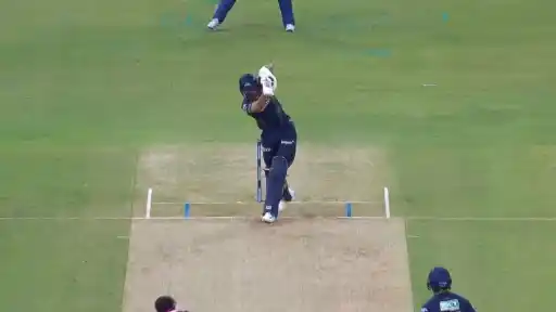 Shubman Gill smashes Mohammed Shami for no-look six