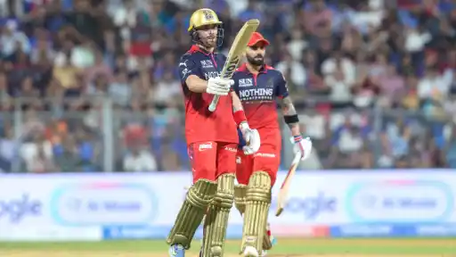 Phil Salt smashes Mitchell Santner for three successive sixes