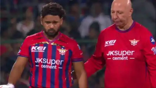 Rishabh Pant leaves field after picking hand injury