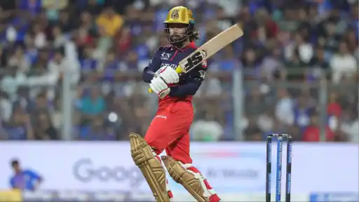 Rajat Patidar smashes Mohammed Shami for successive sixes