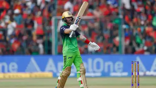 Phil Salt brings up 30-ball fifty