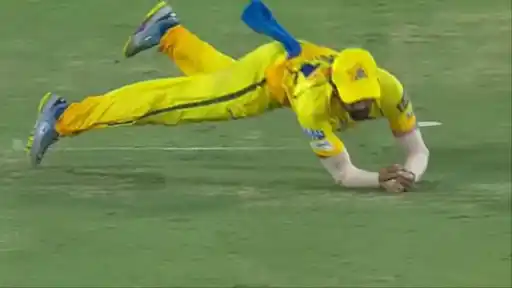 Ruturaj Gaikwad's superb catch removes Travis Head
