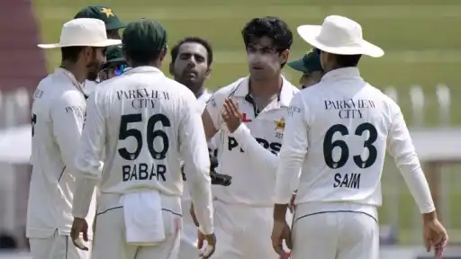Pakistan announce 16-member Test squad