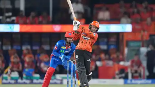 Abhishek Sharma smashes Nitish Rana for successive sixes
