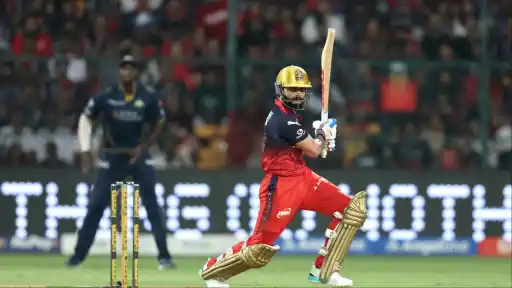 Virat Kohli smashes consecutive sixes against Jason Holder