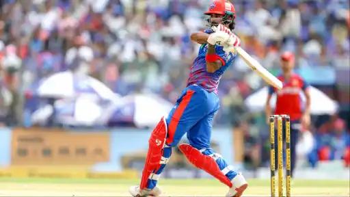 KL Rahul smashes Marcus Stoinis for towering six