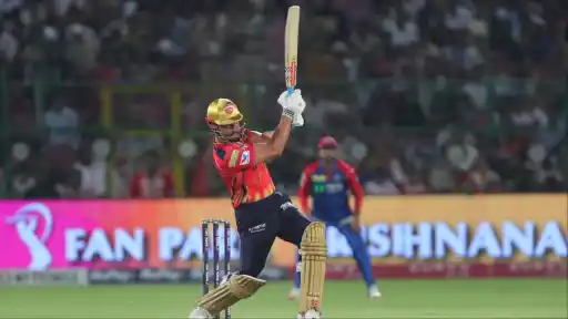 Marcus Stoinis brings up 20-ball half-century