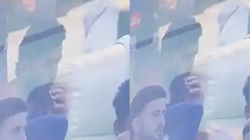 riyan parag vaping in dressing room pbks vs rr match