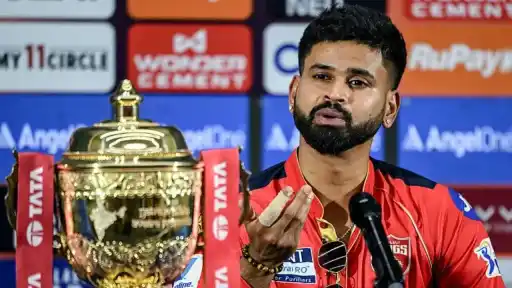 Shreyas Iyer PBKS IPL trophy