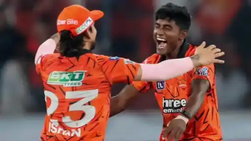 Ishan Kishan gifted shoes to Sakib Hussain