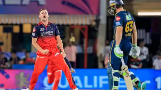 Josh Hazlewood celebrating wildly after dismissing Jos Buttler during RCB vs GT Qualifier 1 IPL 2026