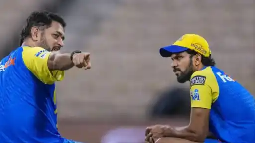 MS Dhoni speaking to Ruturaj Gaikwad in the CSK dugout ahead of CSK vs SRH IPL 2026 tonight at Chepauk