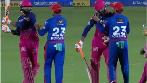 Ravindra Jadeja shares friendly banter with Kuldeep Yadav