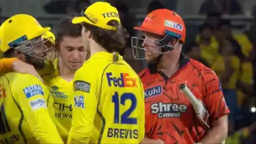 Sanju Samson and Heinrich Klaasen exchanging heated words on the field during CSK vs SRH IPL 2026 match