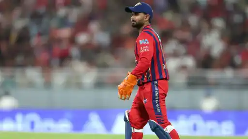 LSG के कप्तान ऋषभ पंत पर CSK के खिलाफ IPL 2026 मैच के बाद स्लो ओवर रेट के कारण जुर्माना लगाया गया